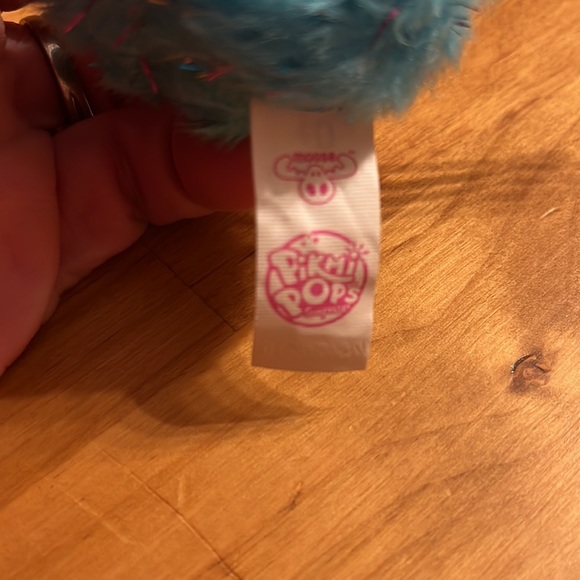 2 Pikmi Pops one blue one red - Picture 11 of 12